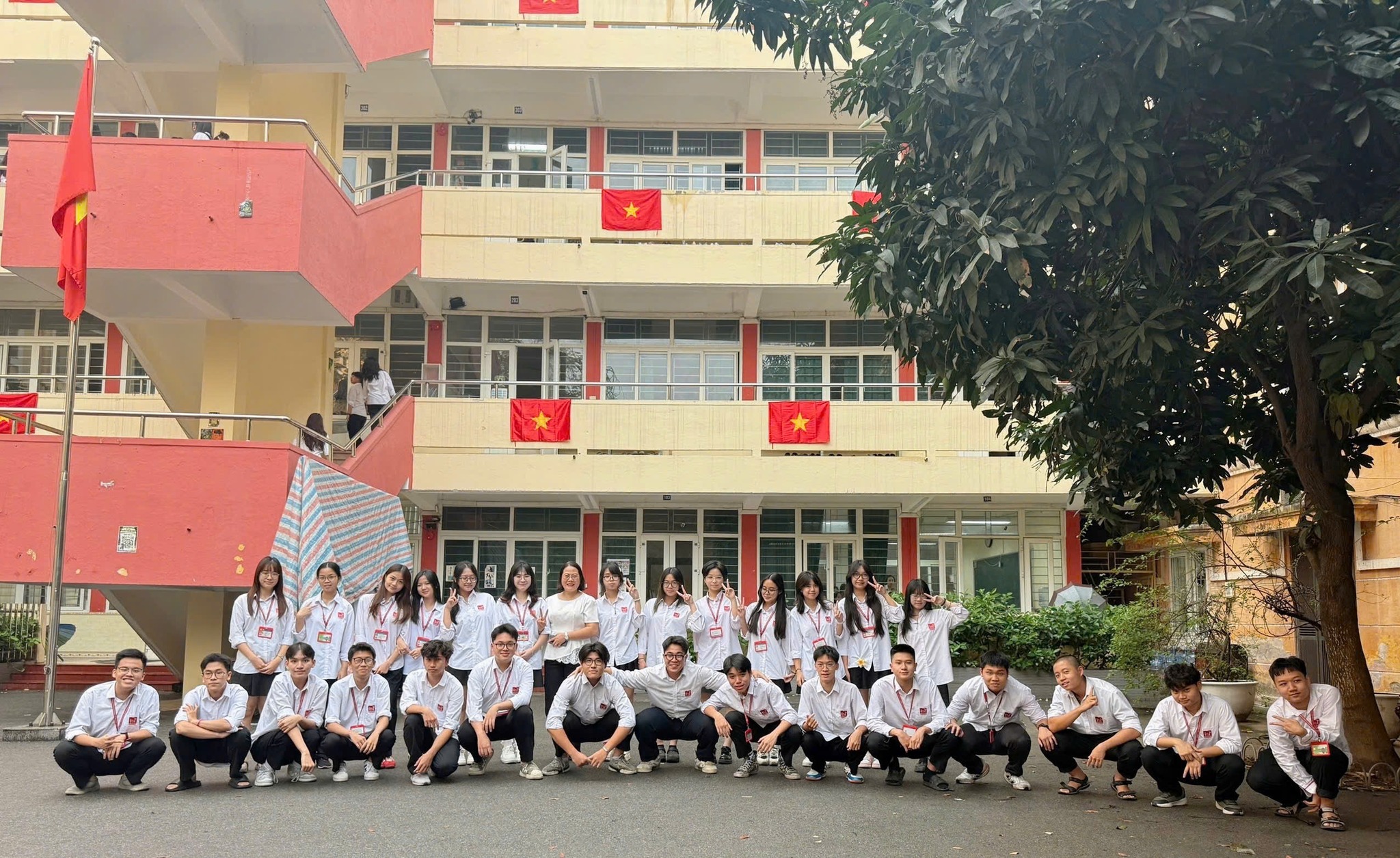 THPT Chuyên Khoa học Xã hội và Nhân văn