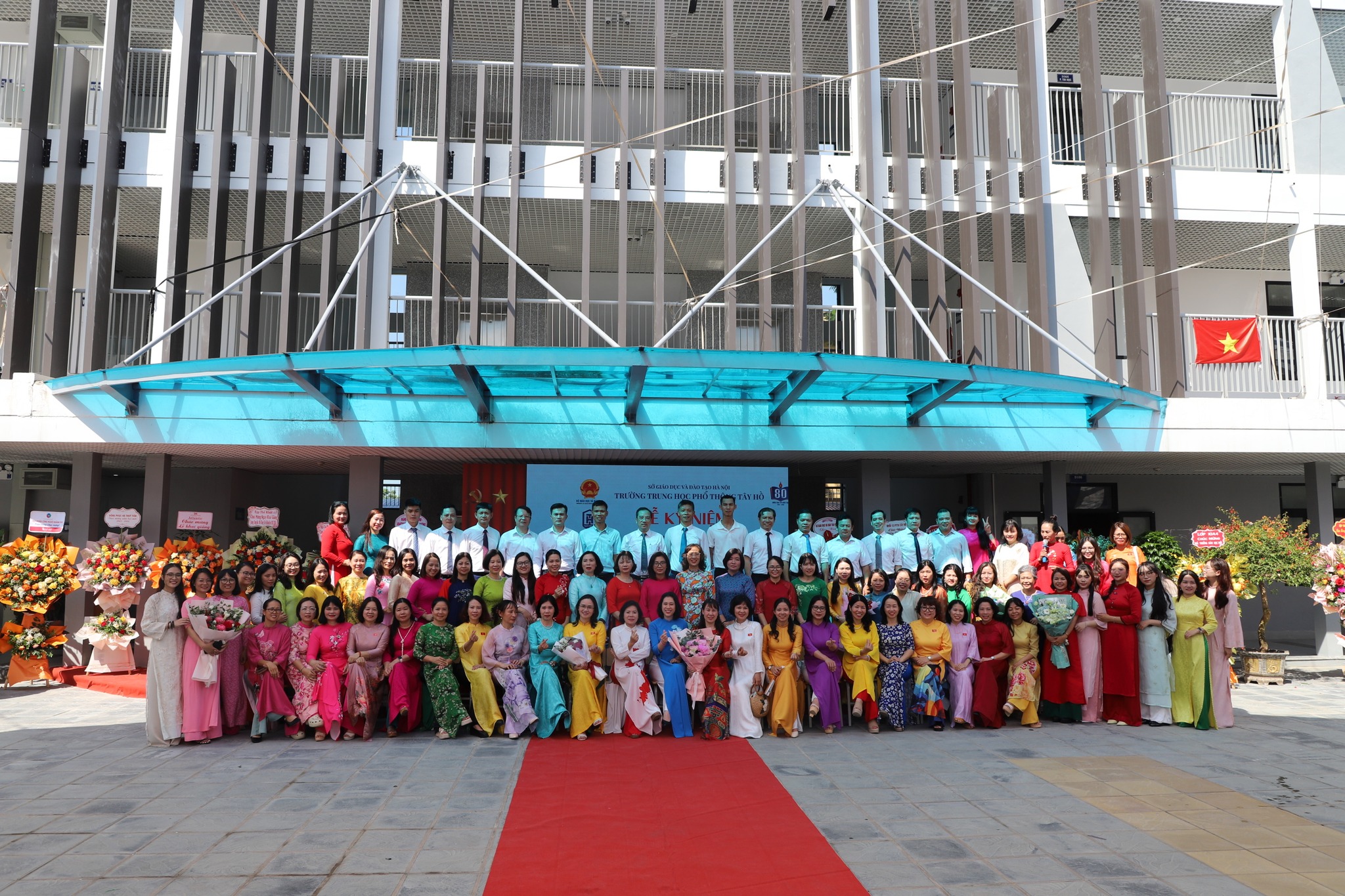 Review Trường THPT Tây Hồ – Có phải là ngôi trường cấp 3 lý tưởng? 2 Trường THPT Tây Hồ Hà Nội