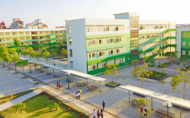 Trượt chuyên Nguyễn Huệ